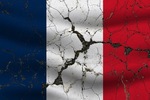 政治・財政不安に沈むフランス、現況は27年大統領選まで継続か