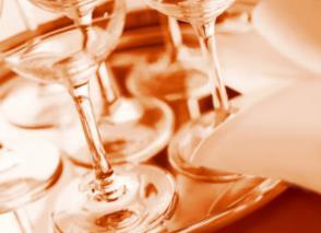 ワインの種類によってグラスは使い分けるべき？