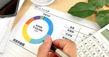 資産運用のポートフォリオを作成する人