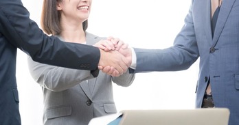 M&Aにおける握手・企業統合・PMIイメージ