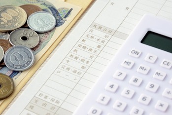 高まる家計の節約志向、企業は価格競争に直面