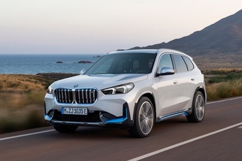 内外装の刷新と大幅なデジタル化を実施した第3世代のBMW X1が日本上陸。電気自動車の iX1も登場