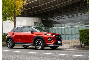 【最新モデル試乗】スズキ・フロンクスはコンパクトサイズに優れた機能を凝縮。この値段でこの完成度は見事。欲しくなる！