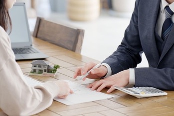 【不動産小口化商品の解約】原則不可?満期前の現金化の方法と3つのリスクを徹底解説