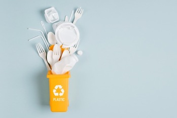 無限再生も可能な未来がもうすぐ？　廃プラ問題のすごい技術革新