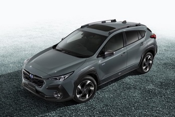 SUBARUクロストレックの日本仕様の価格が発表。グレードはツーリングとリミテッドを設定