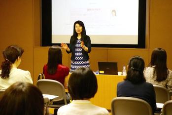 女性株式評論家