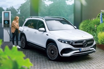 前年割れの国産乗用車に対して輸入車販売は好調。前年比109％の前年超え。（2022年12月・輸入乗用車販売）