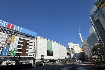 「エルメス」が撤退する池袋で始まる「ヨドバシ」と「ビックカメラ」の覇権争い【いづも巳之助の一株コラム】