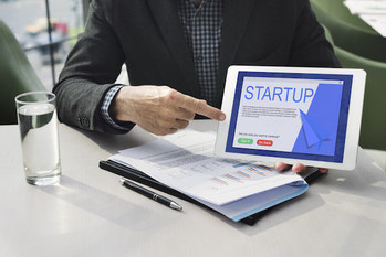 スタートアップ