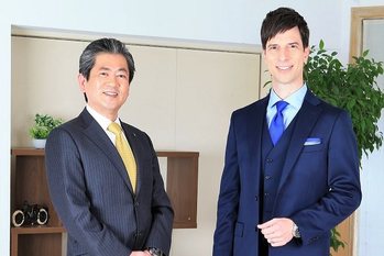 パックン（右）とREDS代表 深谷（REDSより転載）