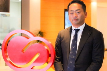 アドビ,神谷知信