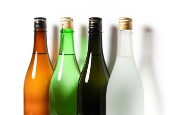 焼酎 一刻者の「宝」と鍛高譚の「オエノン」業績見通しに強弱