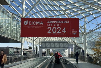 【電動キックボードのある生活】EICMAミラノモーターサイクルショーにてYADEAブースを直撃