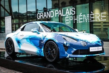 フランスの芸術家集団「OBVIOUS（オブビアス）」とコラボしたアルピーヌA110のアートカーが登場