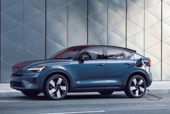 ボルボのクロスオーバーEV「C40リチャージ」が日本デビュー