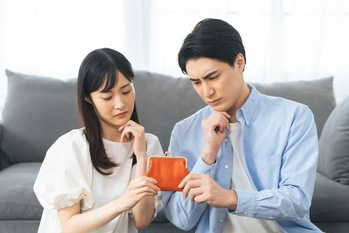 世帯年収800万円なのに生活が苦しい方必見！その理由と家計を立て直す具体策を解説