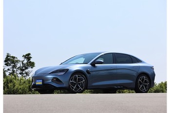 BYDのBEVスポーツセダン、シールが戦略価格で登場。最初の1000台は495万円から先進性能が楽しめる！