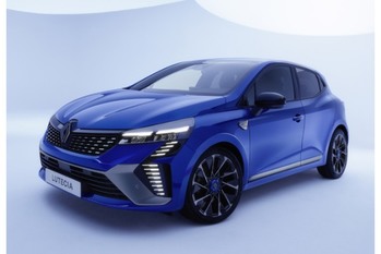 「走りを極めた、フルハイブリッド。」を謳う改良版ルノー・ルーテシアが日本上陸