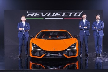 ランボルギーニの新世代スーパースポーツ「レヴエルト」がジャパンプレミア