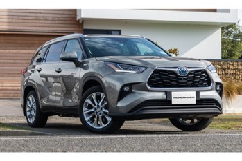 トヨタの米国産3列シートミッドサイズSUV「ハイランダー」が日本全国展開で発売