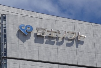 富士ソフト買収、半年間の攻防戦ついに決着へ KKRに軍配　ベインは断念