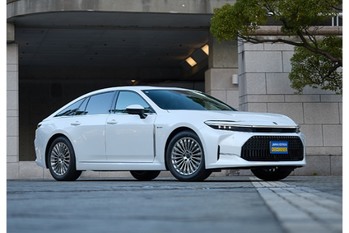 【最新モデル試乗】トヨタ・クラウンの本命セダンが提唱する「ニューフォーマル」という新価値