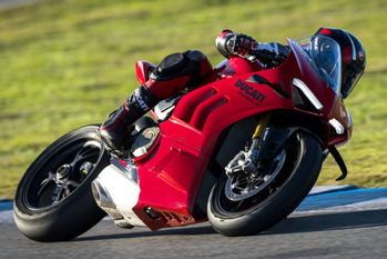 バイクの種類『スーパースポーツ』とはどんな車両？