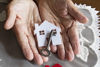 一生お金に困らない! 新・お金が貯まるのは、どっち!?