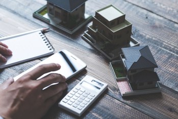 一棟物件は今が買い？待つべき？ 市場データと投資家アンケートから読み解く