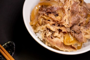 老化を抑える「牛丼」って何？吉野家が「高機能牛丼」の開発に参入
