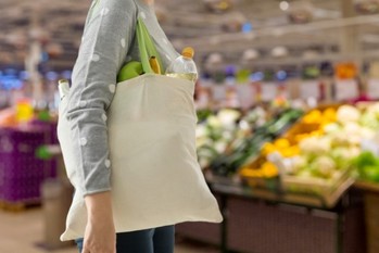 SDGsを知るきっかけにもなったレジ袋有料化の今