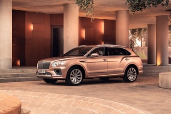 ラグジュアリーの新たな象徴。ベントレー・ベンテイガの示す英国の誇りを検証