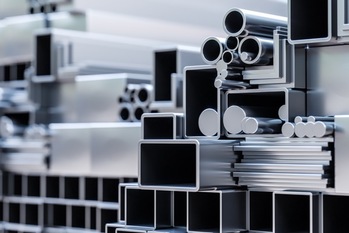 地政学リスクに翻弄されるアルミニウム