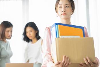 コロナ禍での雇用悪化は女性の非正規が中心に