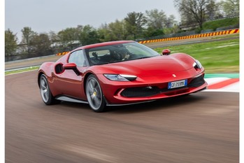 【Ferrari News】認定中古車でフェラーリを堪能。アプルーブドカーでフィオラノ・サーキットを激走!