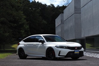 【新世代スポーツ研究】ニュルで「FF世界最速」を証明。ホンダの赤バッジ、シビック・タイプRの感動世界