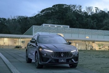 マセラティの「レヴァンテ」と「ギブリ」にブラックをテーマカラーに据えた特別限定モデルが登場