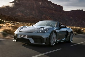 ポルシェ718のオープントップモデルの最強バージョン「718スパイダーRS」が日本デビュー