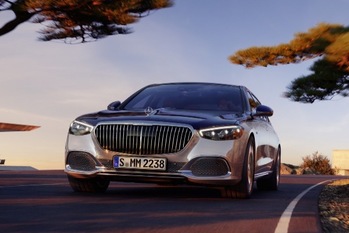 メルセデス・マイバッハSクラスに専用2トーンペイントとホイールデザインで彩った特別限定モデルを設定