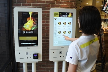 R・ベッカーズ池袋東口店,セルフ注文決済端末