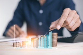 【億り人に学ぶ】サラリーマン資産家になった人の共通点とは？