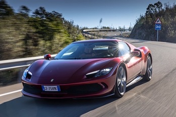 システム出力830ps! フェラーリ296GTBはEVとして利用可能な、技あり跳ね馬である