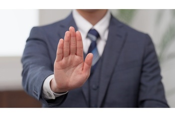 偉ぶらないけど舐められないリーダーの話し方