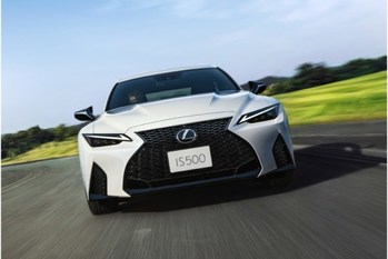 レクサスISの高性能モデル、日本で500台限定で抽選販売を発表
