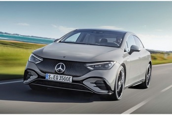 ミドルサイズセダンEVのメルセデス・ベンツEQEが日本デビュー。車両価格は1248～1922万円に設定