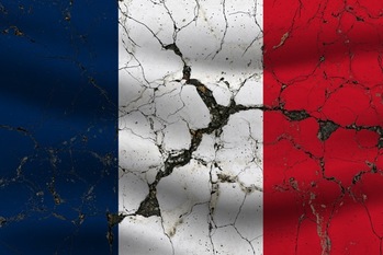 政治・財政不安に沈むフランス、現況は27年大統領選まで継続か