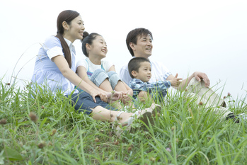 手取り30万円の家庭「今の収入で子供2人を育てられますか」