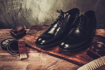 ハンガリーの伝統的なハンドメイド技術の詰まった高級靴ヴァーシュ（VASS）