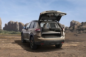 日産エクストレイルの車中泊仕様「ROCK CREEK マルチベッド」が登場